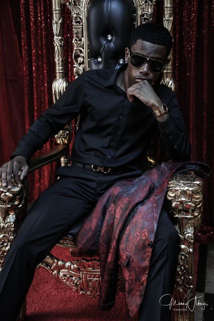 Senior graduation portrait on campus — Detroit, MI (78)