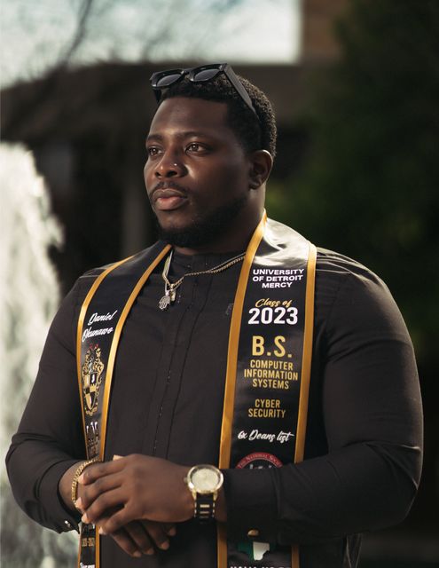 Senior graduation portrait on campus — Detroit, MI (13)